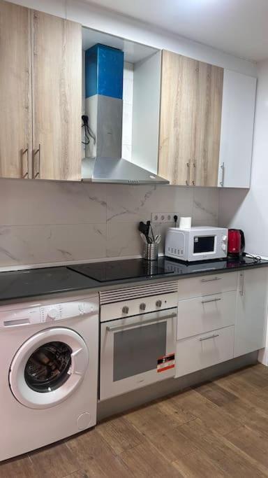 Meta Habitat Ramon Lujan A Apartment Мадрид Екстериор снимка